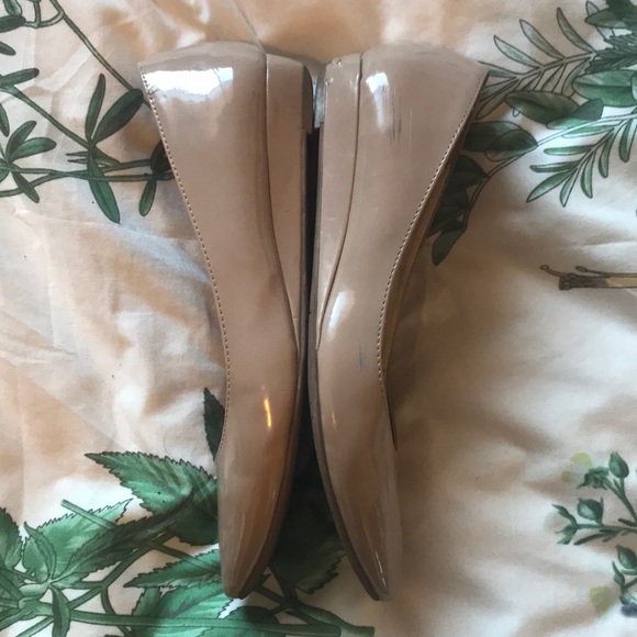 Chinese Laundry Beige Patent Leather Flats - Picture 4 of 5